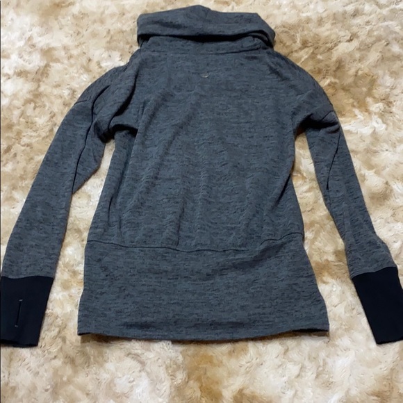 Athleta thumbhole sweatshirt size XS - Picture 6 of 7